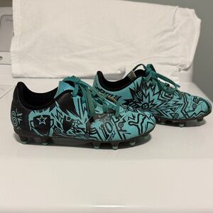Youth unisex size 13 soccer cleats